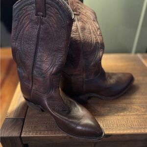 Frye Billy Boots - Brown, size 9.5